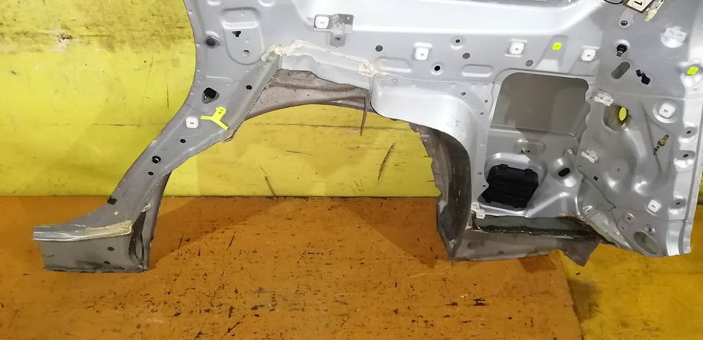 FORESTER SG5 КРЫЛО ЗАДНЕЕ ПРАВОЕ Subaru Forester 4