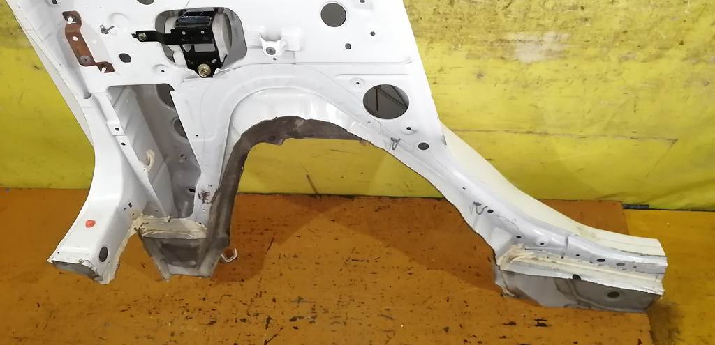 крыло Nissan Cube 3