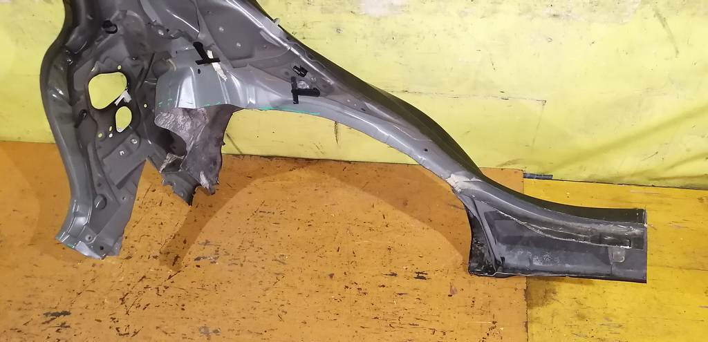крыло Toyota Vitz 3