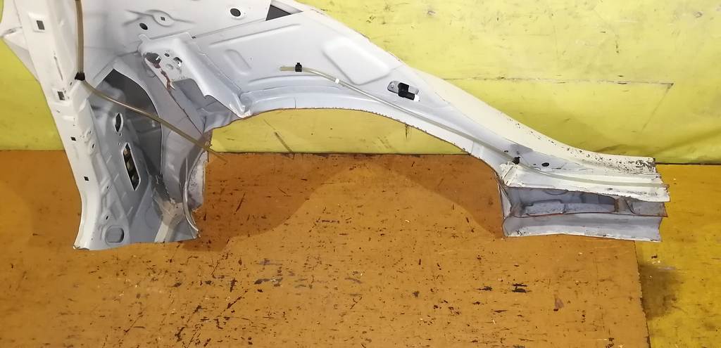 крыло Nissan March 3