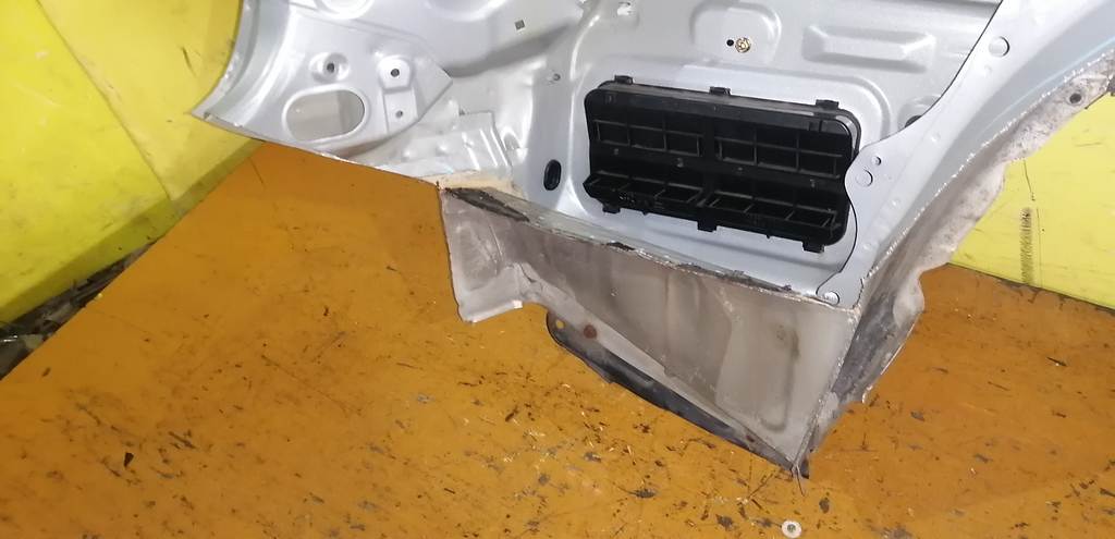 FORESTER SG5 КРЫЛО ЗАДНЕЕ ЛЕВОЕ Subaru Forester 4