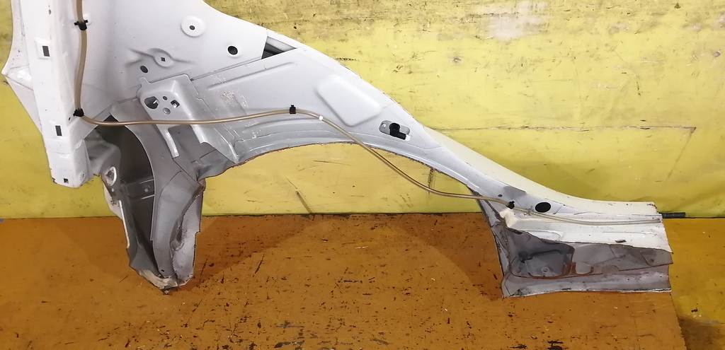 крыло Nissan March 3