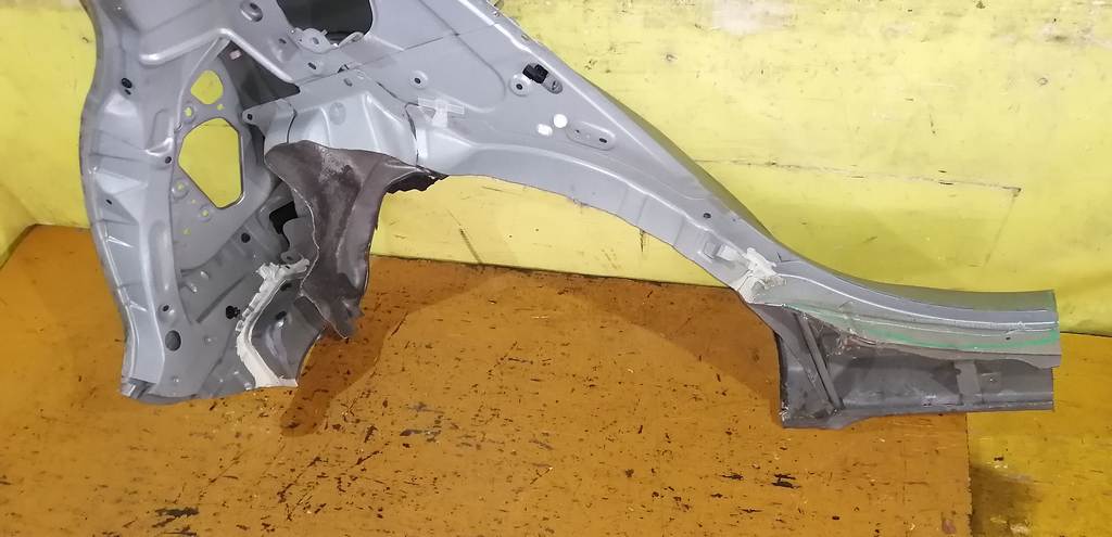 крыло Toyota Vitz 3