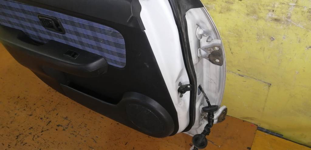 дверь Nissan Cube 6