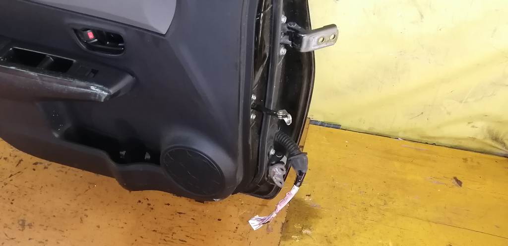 дверь Toyota Vitz 6