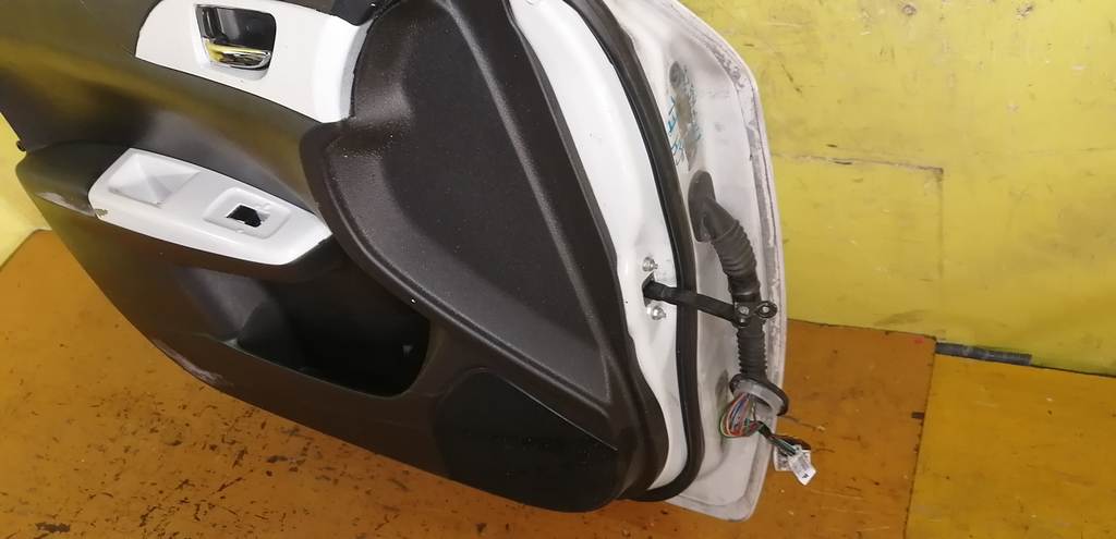 дверь Subaru Impreza 6