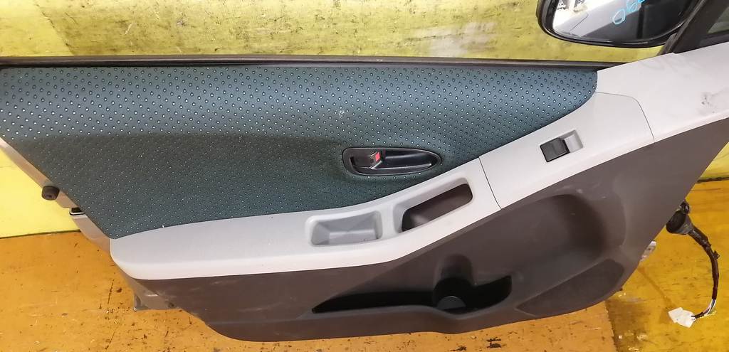 дверь Toyota Vitz 3