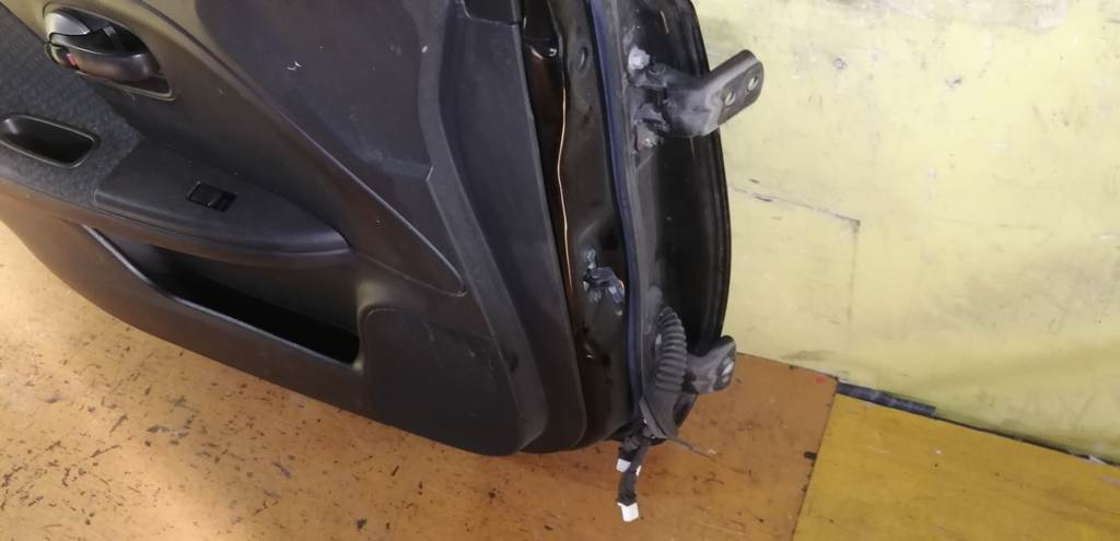 дверь Nissan Note 6