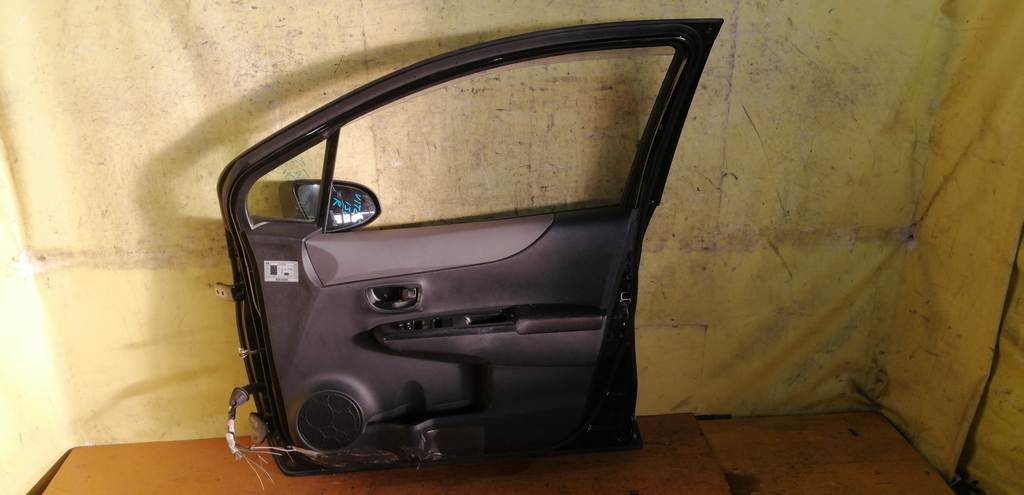 VITZ KSP130 ДВЕРЬ ПЕРЕДНЯЯ ПРАВАЯ Toyota Vitz 4