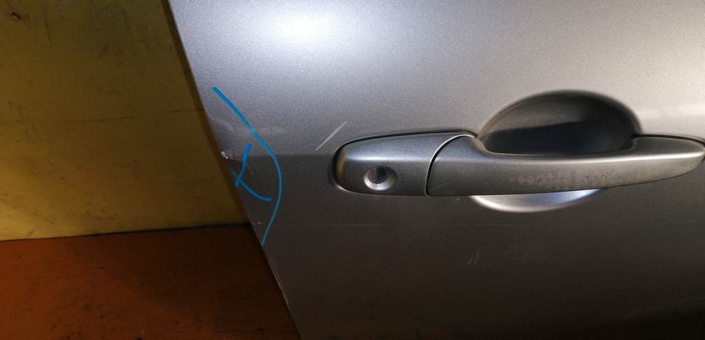 дверь Mazda Demio 3