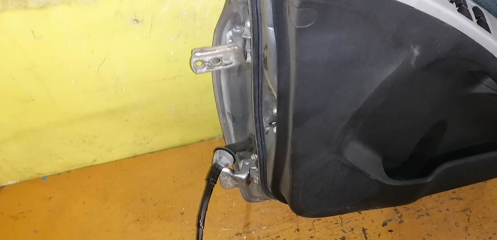 дверь Toyota Vitz 6