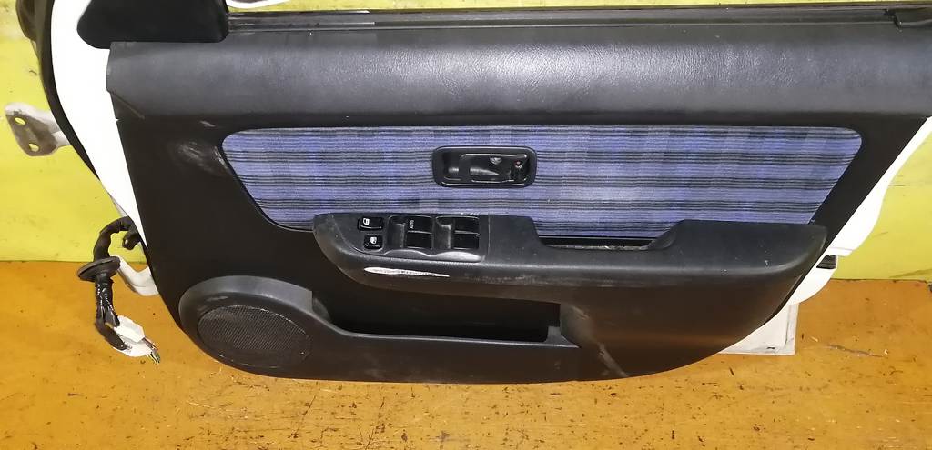 CUBE AZ10 ДВЕРЬ ПЕРЕДНЯЯ ПРАВАЯ, дефект Nissan Cube 4