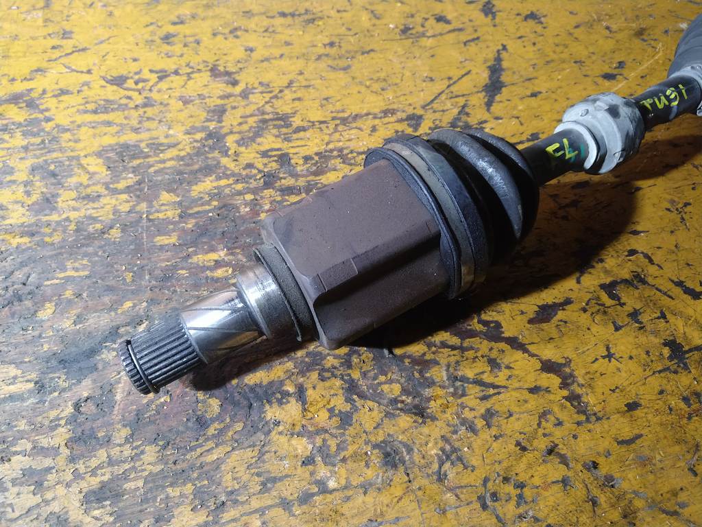 PRESAGE TU31 ПРИВОД ПЕРЕДНИЙ ЛЕВЫЙ Nissan Presage 1