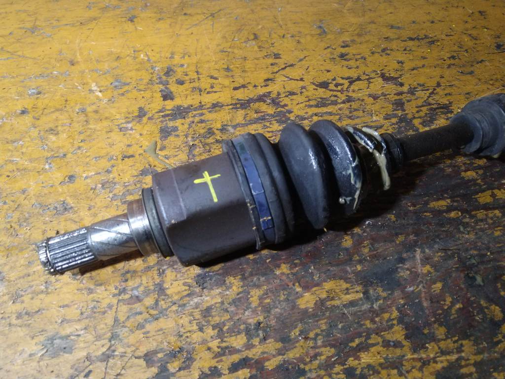 CUBE AZ10 ПРИВОД ПЕРЕДНИЙ ПРАВЫЙ, дефект Nissan Cube 1