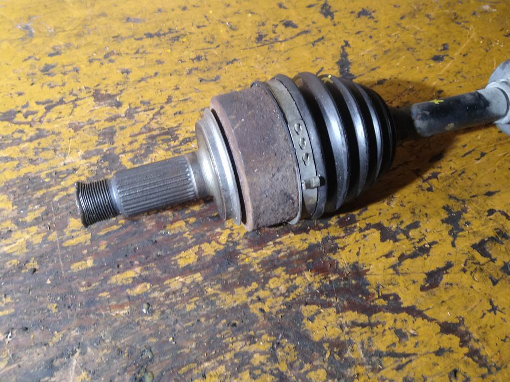 ELYSION RR1 ПРИВОД ПЕРЕДНИЙ ЛЕВЫЙ, дефект Honda Elysion 1