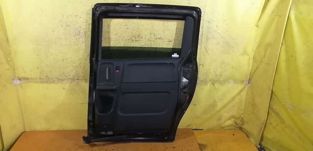 дверь Honda Freed Spike 3