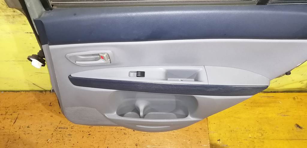 дверь Mazda Demio 3