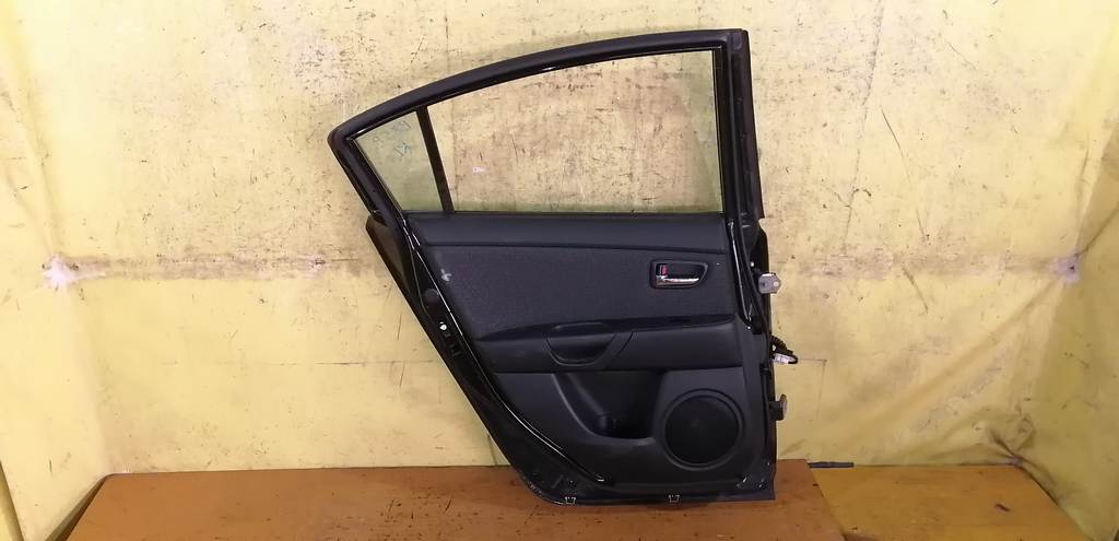 дверь Mazda Axela 3