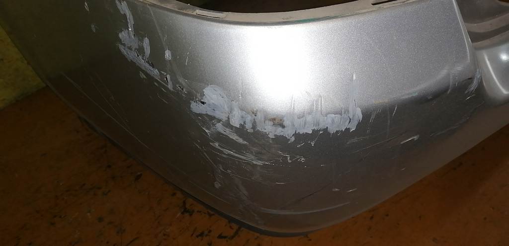 бампер Nissan Presage 3