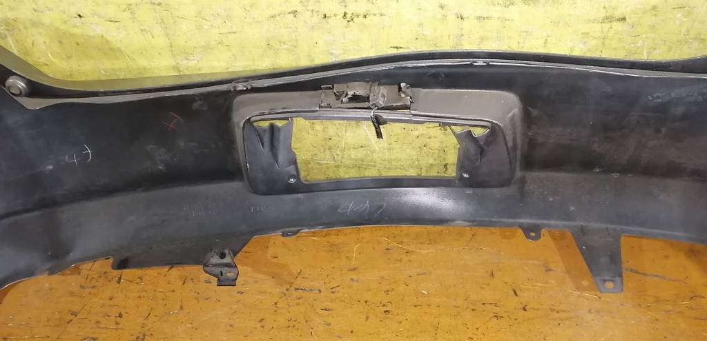 бампер Toyota Vitz 6