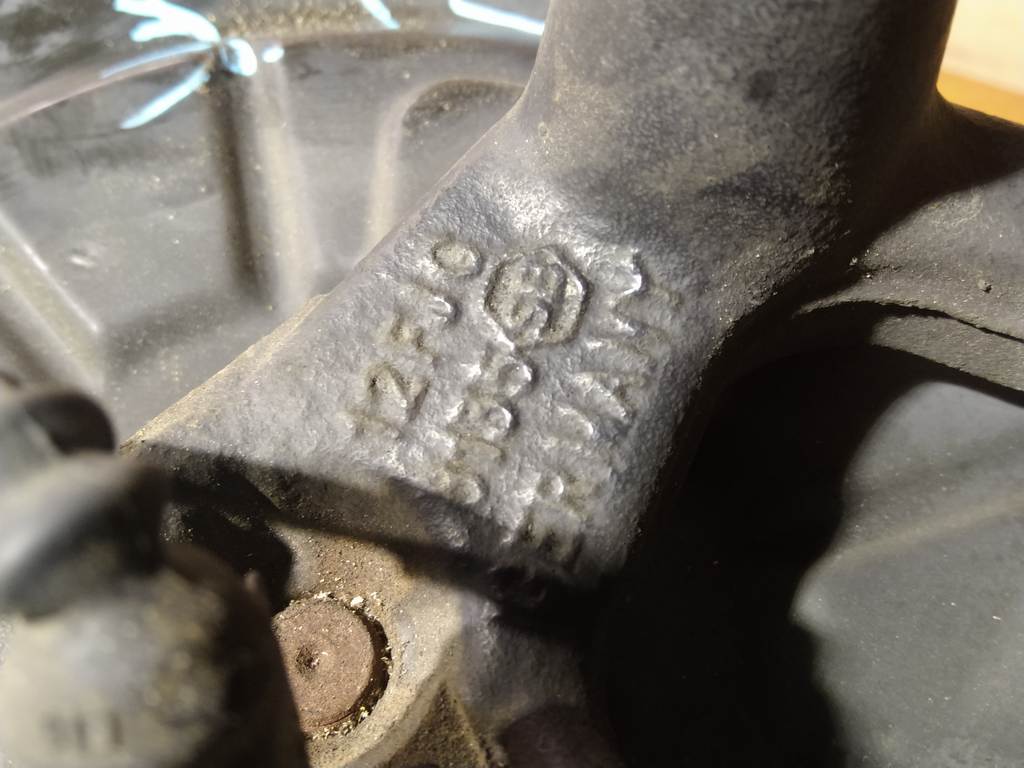 GOLF 1KCBZ СТУПИЦА ЗАДНЯЯ ПРАВАЯ ABS Volkswagen Golf 4