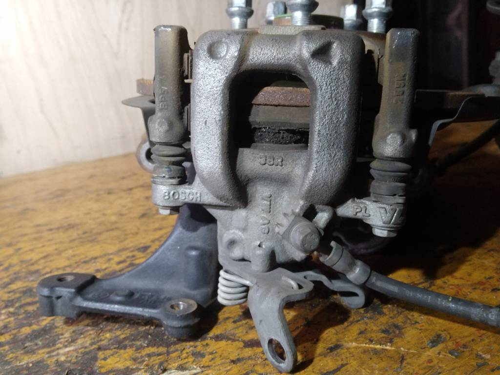 GOLF 1KCBZ СТУПИЦА ЗАДНЯЯ ПРАВАЯ ABS Volkswagen Golf 7