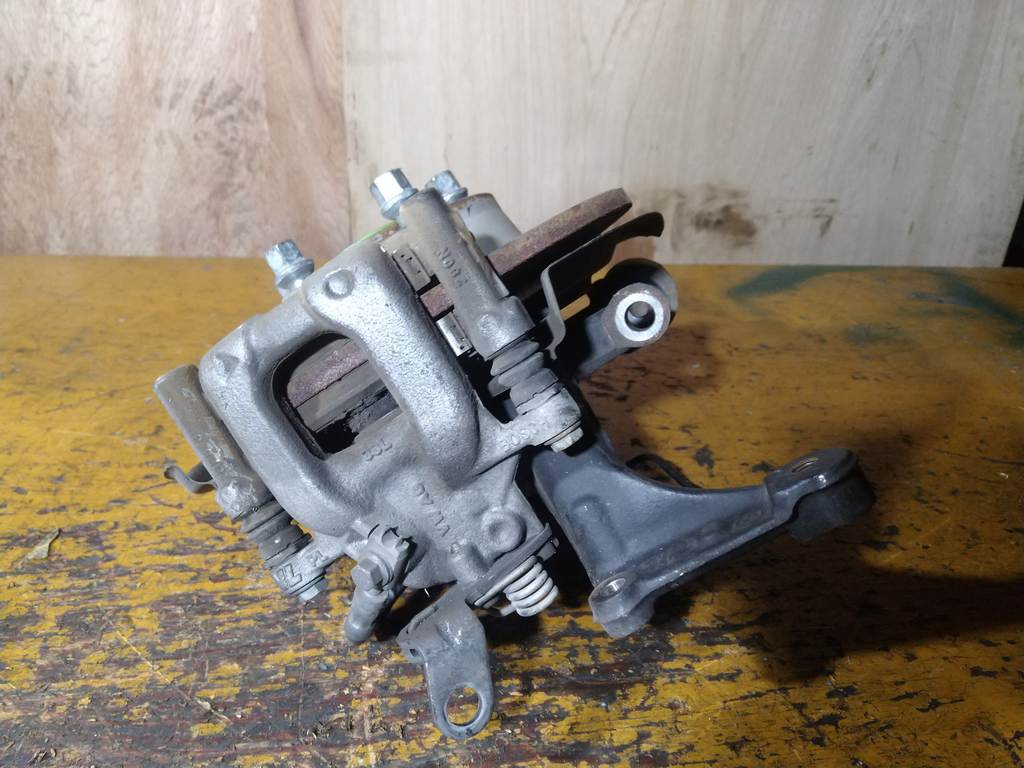 GOLF 1KCBZ СТУПИЦА ЗАДНЯЯ ЛЕВАЯ ABS Volkswagen Golf 1