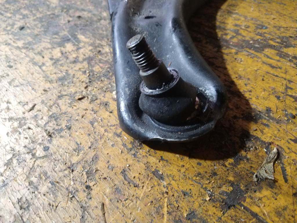 FREED GB3 РЫЧАГ ПЕРЕДНИЙ ЛЕВЫЙ порван пыльник Honda Freed 1