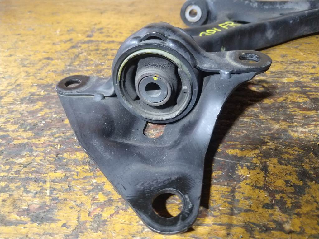 FIT GP1 РЫЧАГ ПЕРЕДНИЙ ПРАВЫЙ Honda Fit 1