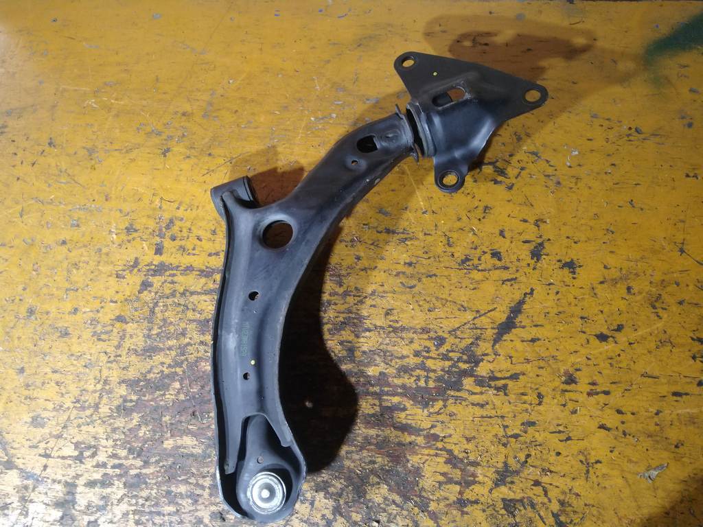 FIT GP1 РЫЧАГ ПЕРЕДНИЙ ПРАВЫЙ Honda Fit 4