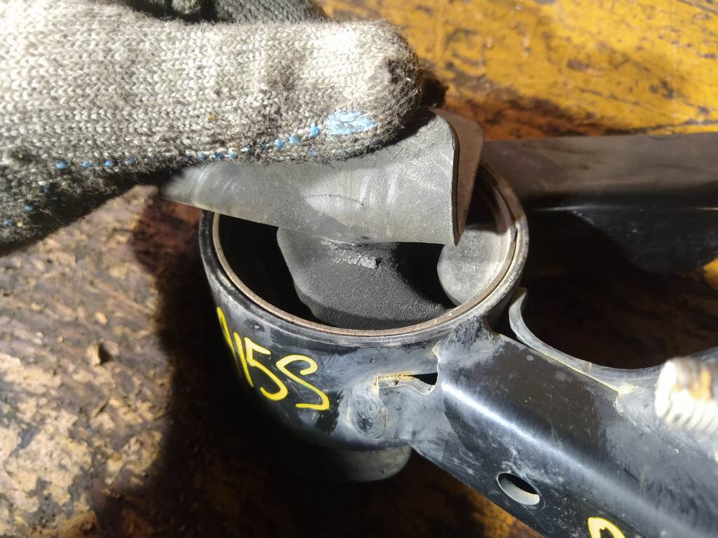 SOLIO MA15S ПОДУШКА ДВС ЗАДНЯЯ Suzuki Solio 4