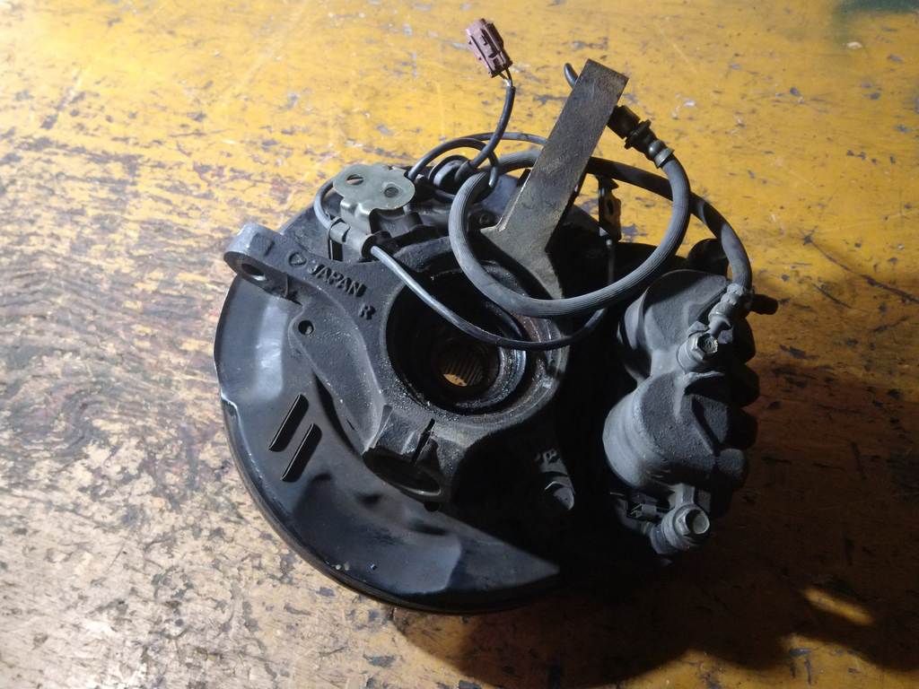 FORESTER SG5 СТУПИЦА ПЕРЕДНЯЯ ПРАВАЯ ABS Subaru Forester 1