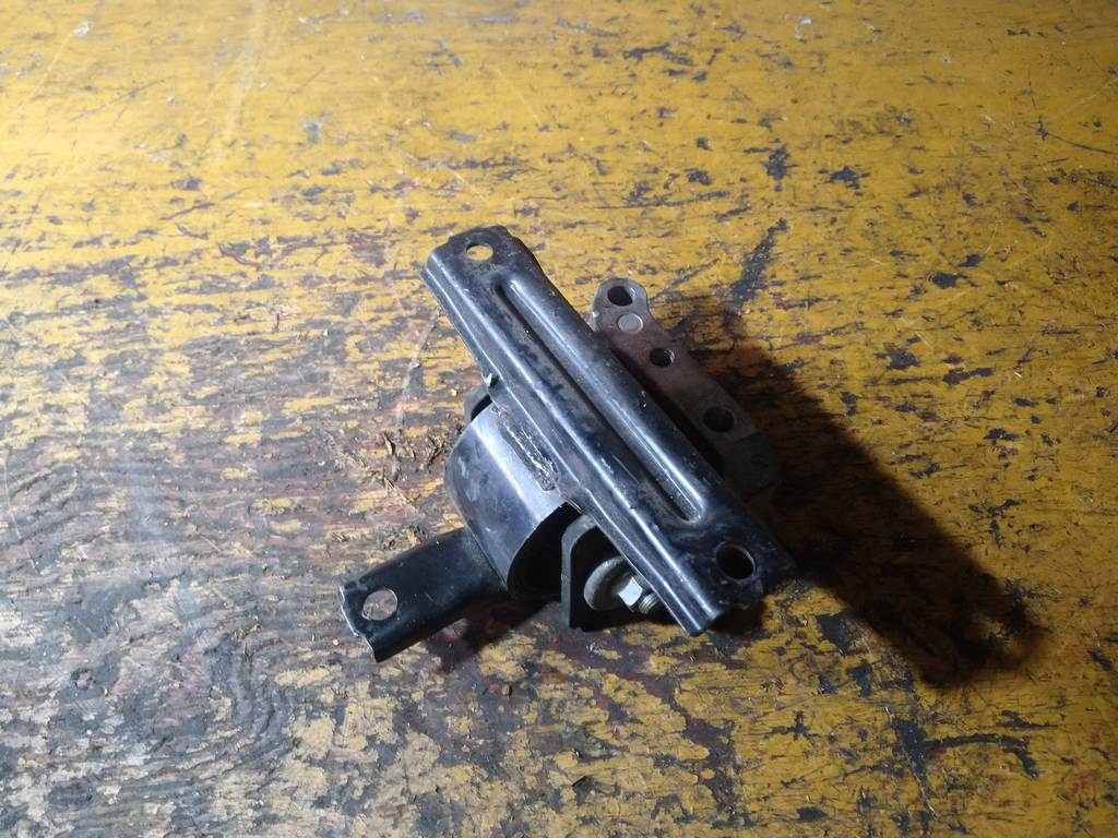 OUTLANDER CW5W ПОДУШКА ДВС ПРАВАЯ Mitsubishi Outlander 1