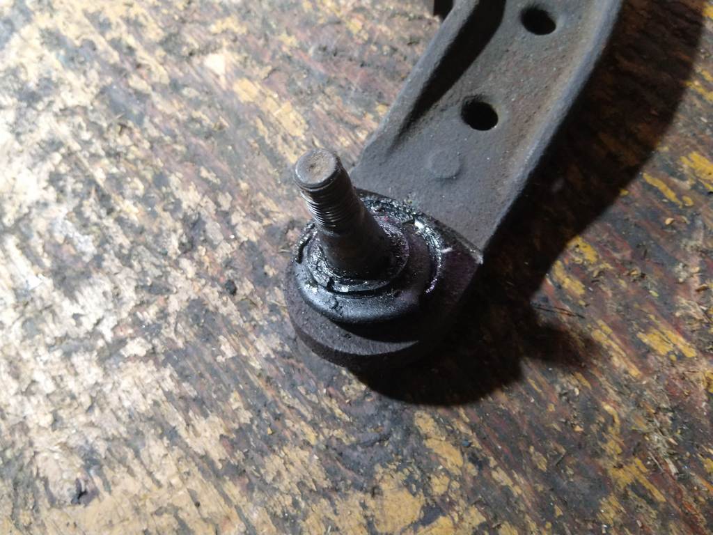 SERENA TC24 РЫЧАГ ПЕРЕДНИЙ ПРАВЫЙ, пробит пыльник Nissan Serena 1