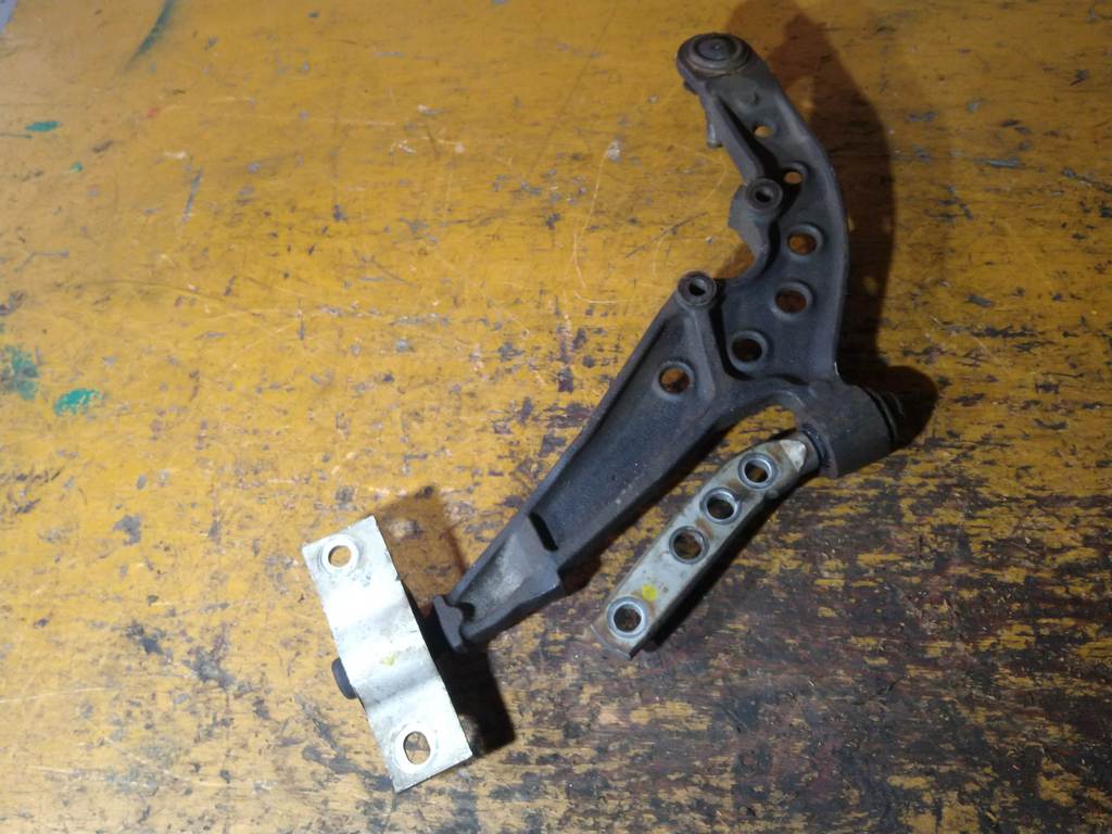 рычаг Nissan Serena 3