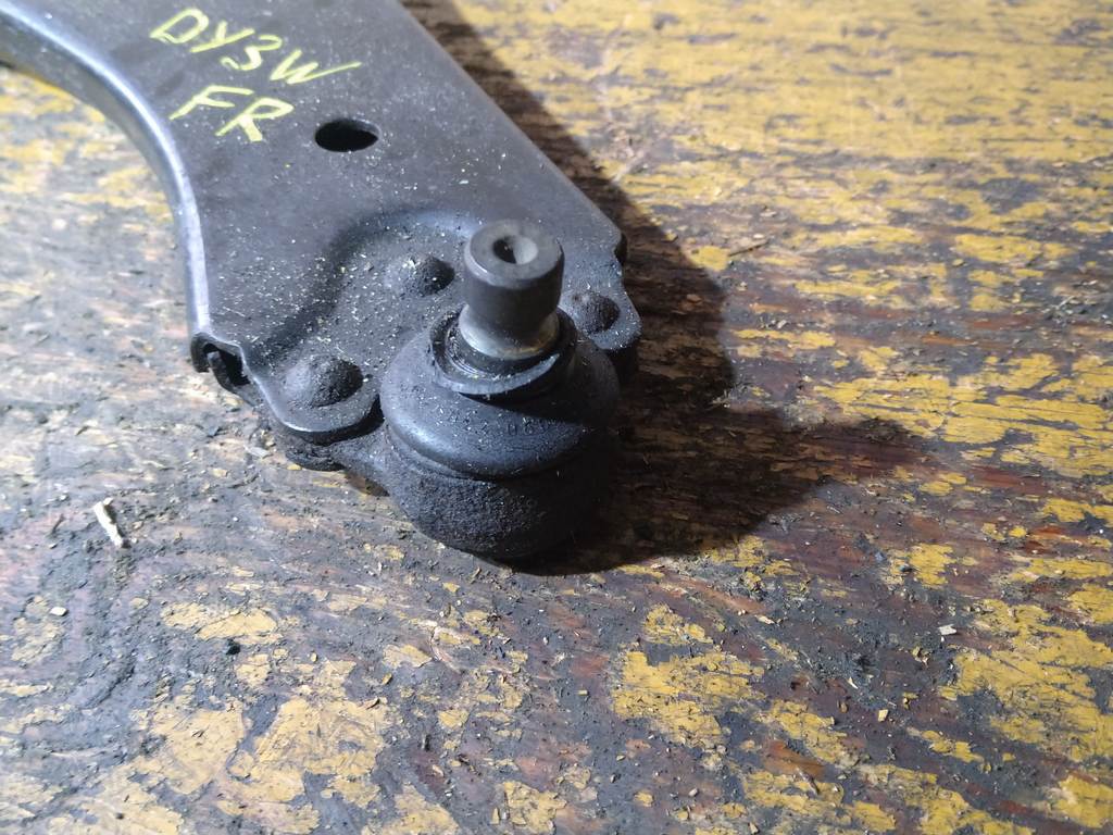 DEMIO DY3W РЫЧАГ ПЕРЕДНИЙ ПРАВЫЙ Mazda Demio 1