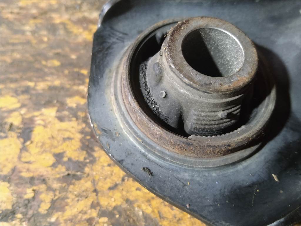 MARCH K13 РЫЧАГ ПЕРЕДНИЙ ПРАВЫЙ Nissan March 4