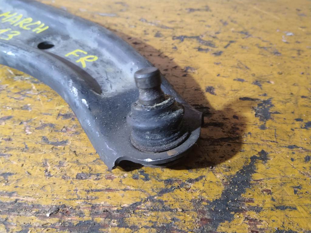 MARCH K13 РЫЧАГ ПЕРЕДНИЙ ПРАВЫЙ Nissan March 1