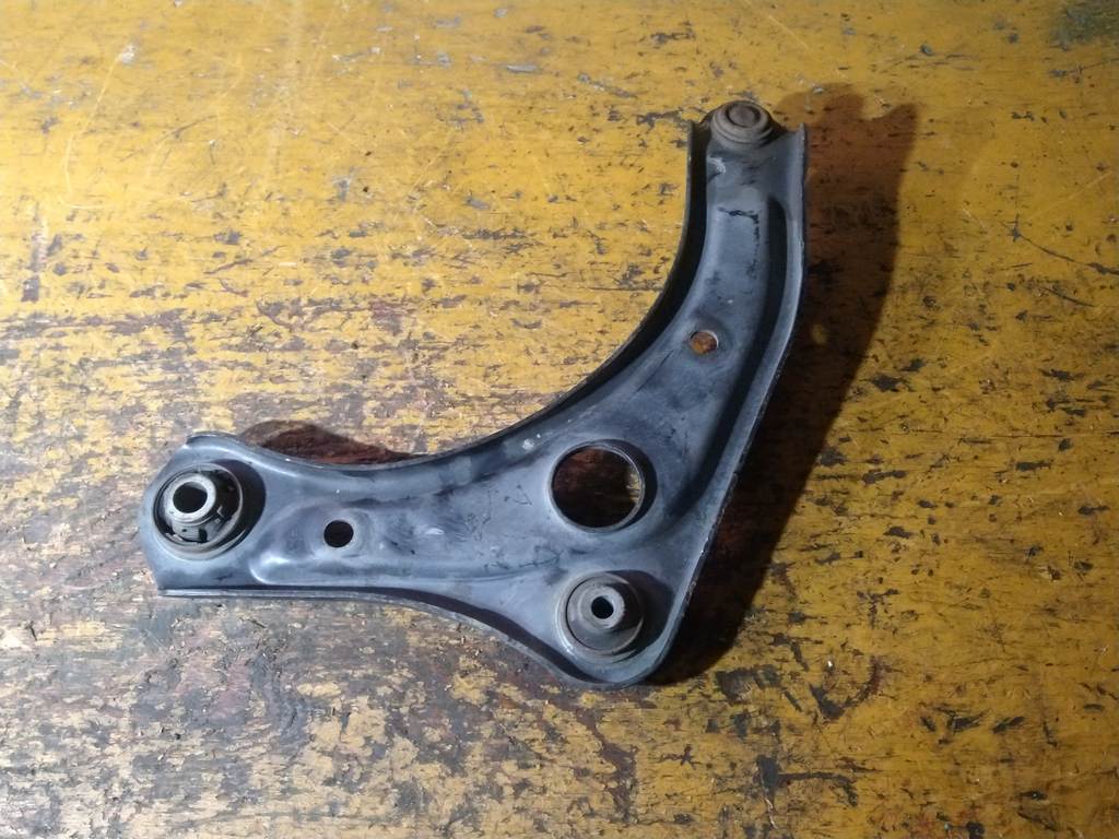 рычаг Nissan March 3