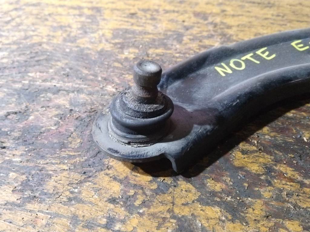 NOTE E11 РЫЧАГ ПЕРЕДНИЙ ЛЕВЫЙ Nissan Note 1