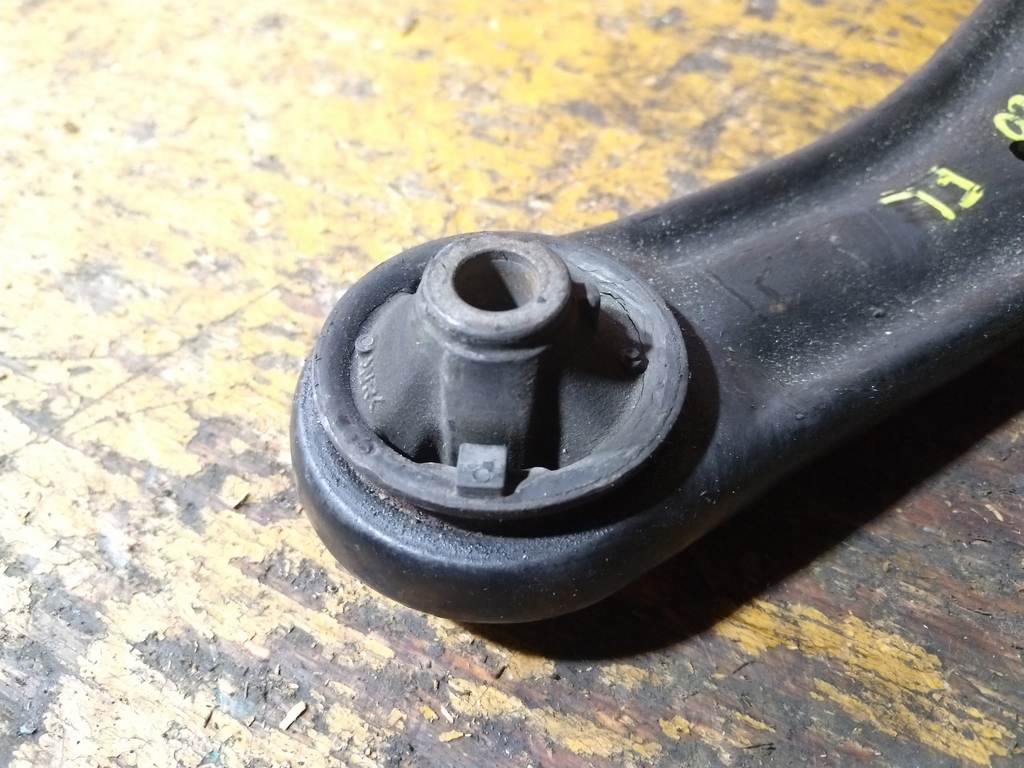 FUNCARGO NCP20 РЫЧАГ ПЕРЕДНИЙ ЛЕВЫЙ Toyota Funcargo 1