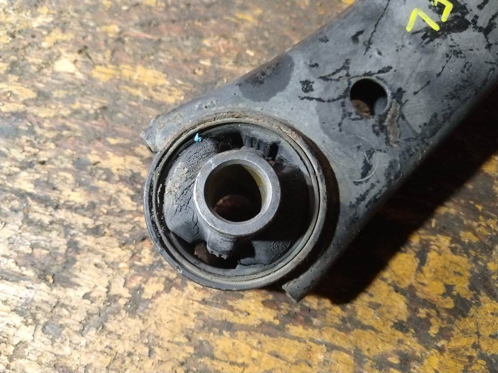 IMPREZA GH3 РЫЧАГ ПЕРЕДНИЙ ЛЕВЫЙ, дефект Subaru Impreza 1