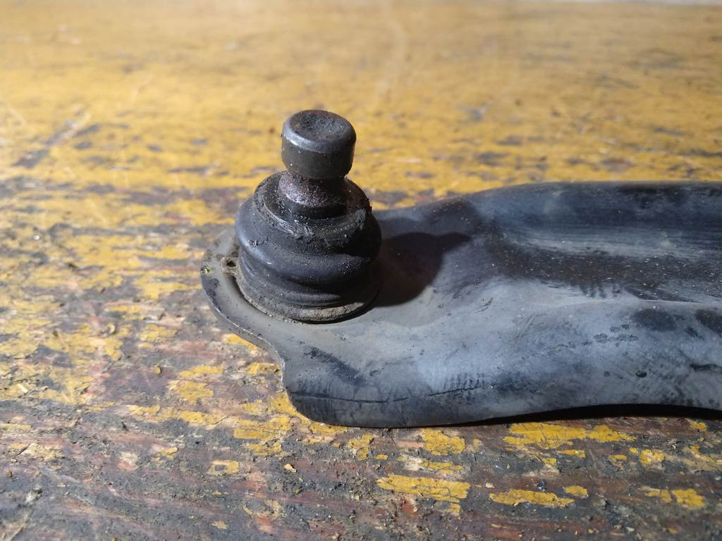 MARCH K13 РЫЧАГ ПЕРЕДНИЙ ЛЕВЫЙ, дефект Nissan March 1