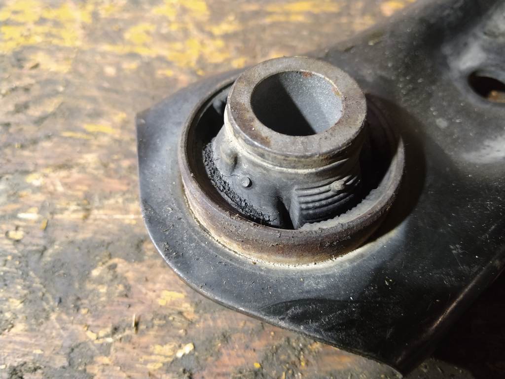 рычаг Nissan March 3