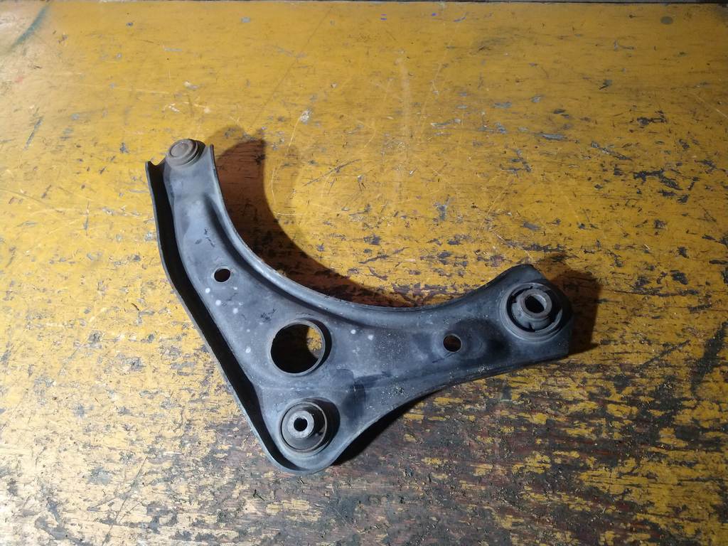 MARCH K13 РЫЧАГ ПЕРЕДНИЙ ЛЕВЫЙ, дефект Nissan March 4