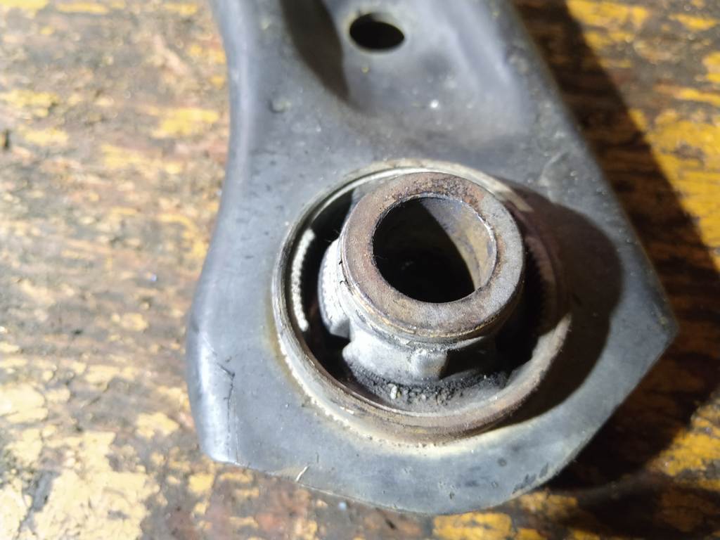 рычаг Nissan March 3