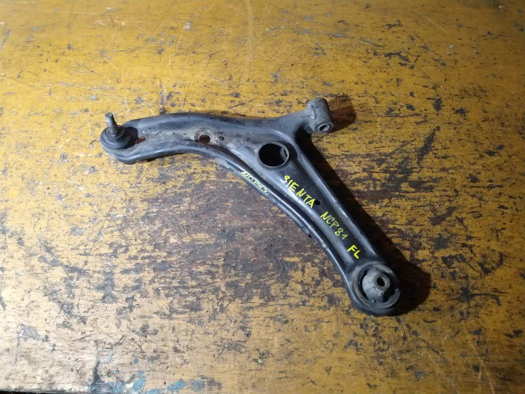 рычаг Toyota Sienta 0