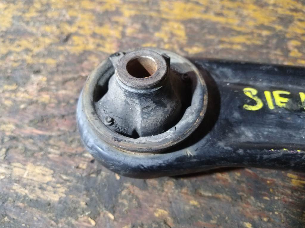 SIENTA NCP81 РЫЧАГ ПЕРЕДНИЙ ПРАВЫЙ Toyota Sienta 1