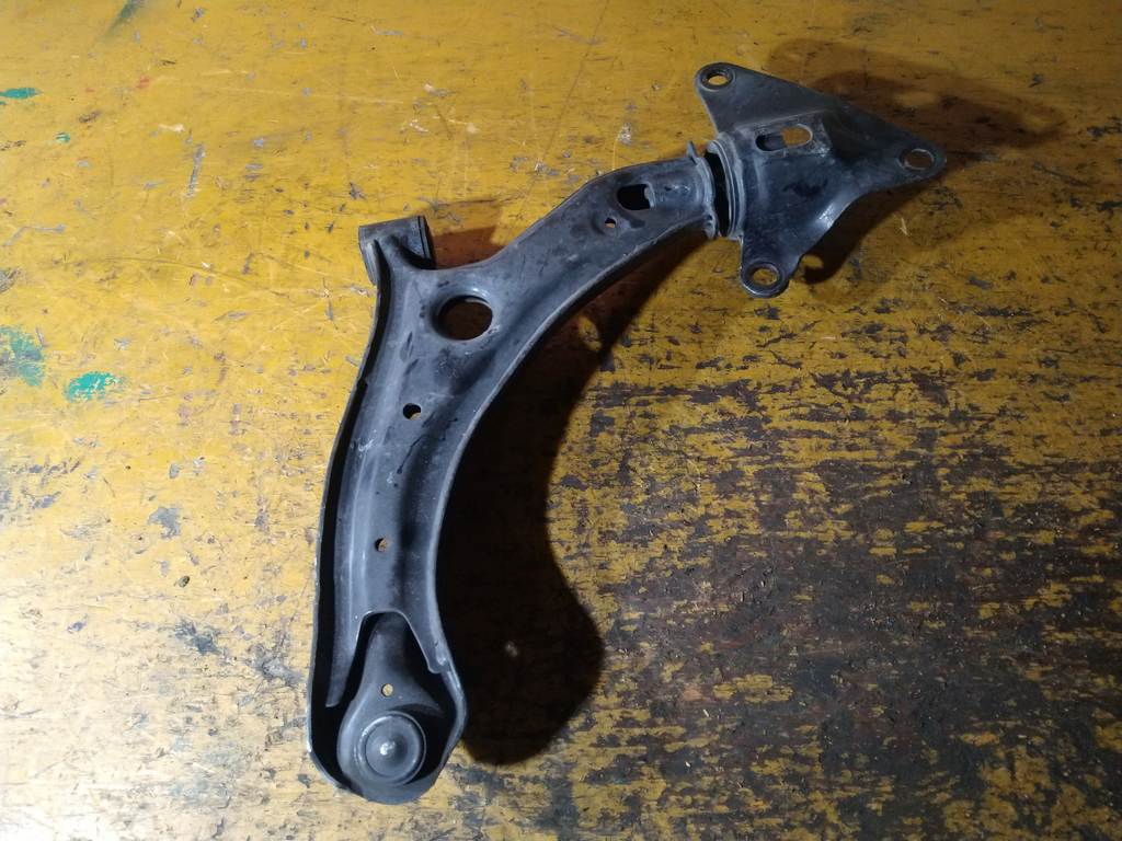 FREED GB3 РЫЧАГ ПЕРЕДНИЙ ПРАВЫЙ Honda Freed 4