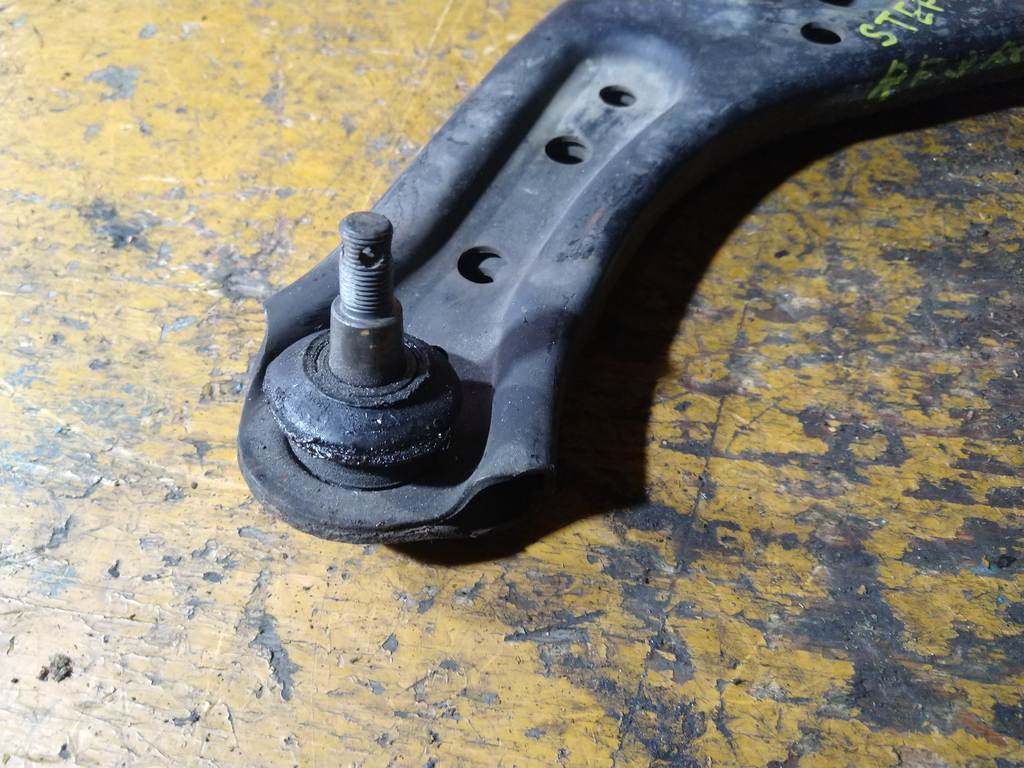 STEPWGN RF3 РЫЧАГ ПЕРЕДНИЙ ЛЕВЫЙ, пыльник Honda Stepwgn 1